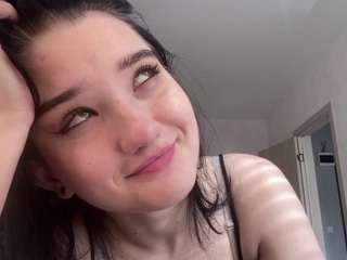 le modèle tommieevaristo est en webcam porno dans un show sur le site camsoda, il possède les tags suivants: teen 18,young adult,hd