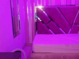 Live webcam model katelovings on Soda Cams