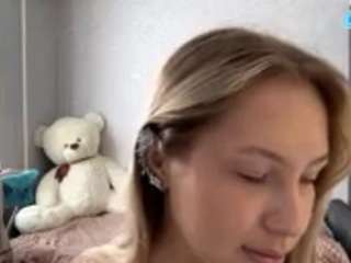 Live webcam model divinacollons on Soda Cams