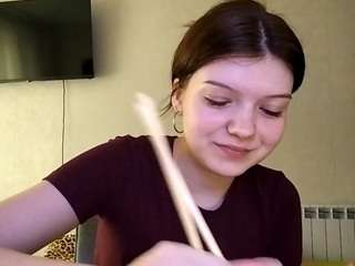 Live webcam model mercedezdonelan on Soda Cams