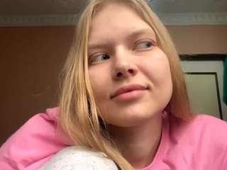 mikkisantopietro's CamSoda show and profile