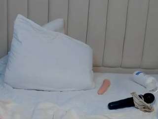 abrilcastroo Live Webcam on CamSoda