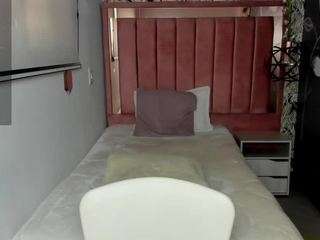 Live webcam model connie-bell on Soda Cams