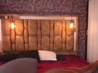 Live webcam model isa-thompsson on Soda Cams