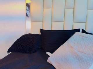 lana-slim's CamSoda show and profile