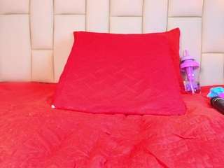 lana-slim Live Webcam on CamSoda