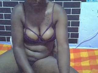 le modèle phynah est en webcam porno dans un show sur le site camsoda, il possède les tags suivants: amateur,ass bouncing,ass clapping,asshole,average,black hair,brown eyes,erotic dance,orgasm,striptease