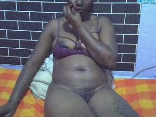 le modèle phynah est en webcam porno dans un show sur le site camsoda, il possède les tags suivants: amateur,ass bouncing,ass clapping,asshole,average,black hair,brown eyes,erotic dance,orgasm,striptease