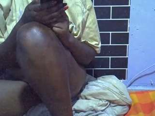 le modèle phynah est en webcam porno dans un show sur le site camsoda, il possède les tags suivants: amateur,ass bouncing,ass clapping,asshole,average,black hair,brown eyes,erotic dance,orgasm,striptease,hd