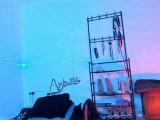 Live webcam model playfulrose on Soda Cams