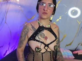 scarleteuph's CamSoda show and profile