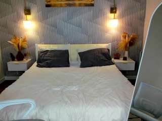 Live webcam model sofa-vleifo on Soda Cams