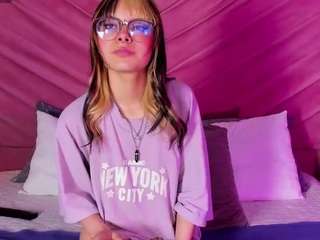 le modèle velori-fg est en webcam porno dans un show sur le site camsoda, il possède les tags suivants: anal,anal toys,young adult,teen 18,tattoos,skinny,no smoking,facial piercings,drinking,deepthroat,cowgirl,butt plug,brown eyes,blowjob,black hair,athletic,ass bouncing,hd,petite,small tits