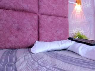 zoecooper-1's CamSoda show and profile