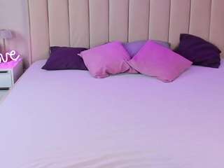Live cam show with Virginia-Robinson