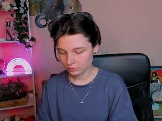 alira-glow live cam profile