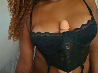 alma-dunn's CamSoda show and profile