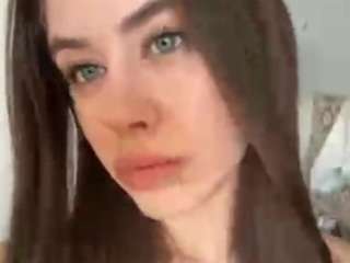 deannadobosz's CamSoda show and profile