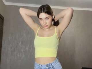 Live webcam model deliasohrabi on Soda Cams