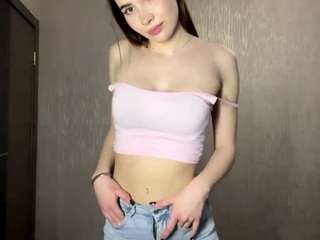 Live webcam model deliasohrabi on Soda Cams