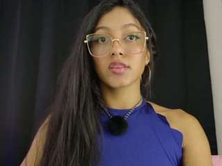 Live webcam model kittymyers01 on Soda Cams