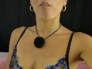 Live webcam model kittymyers01 on Soda Cams