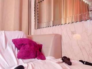 Live webcam model scarletblondie on Soda Cams