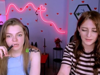 angel-hip's CamSoda show and profile