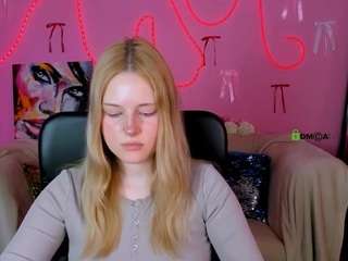 Live webcam model angel-hip on Soda Cams