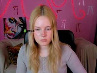 angel-hip's CamSoda show and profile