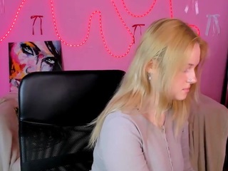 angel-hip's CamSoda show and profile