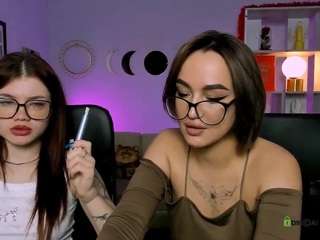 Live webcam model angel-hip on Soda Cams