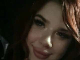 Live webcam model annikaazzaro on Soda Cams