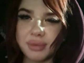 Live webcam model annikaazzaro on Soda Cams