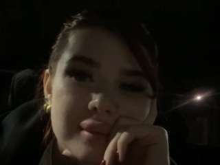 Live webcam model annikaazzaro on Soda Cams