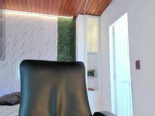 emily-loppez live profile