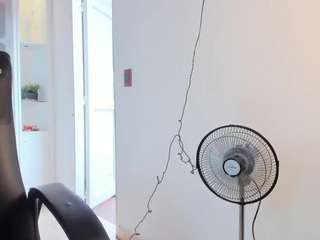 emily-loppez live profile