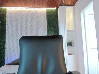 emily-loppez live profile