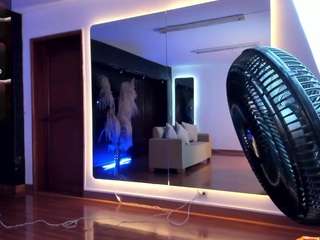Emily-Loppez live webcam show