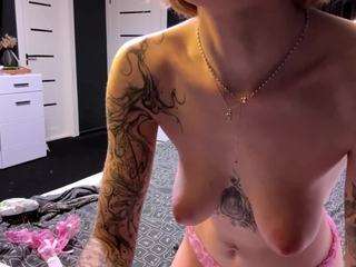 Live webcam model emmyberentson on Soda Cams