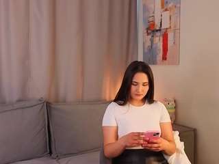 le modèle jesieturner est en webcam porno dans un show sur le site camsoda, il possède les tags suivants: big tits,black hair,blowjob,brown eyes,flashing,handjob,no drinking,skinny,squirt,tattoos,teen 18,young adult,hd