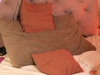 Julcy-Peach live webcam show