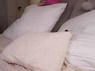 LauriTrucchio live webcam show