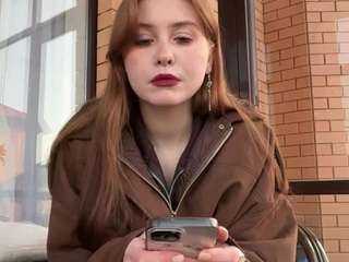 Live webcam model mariamcourey on Soda Cams