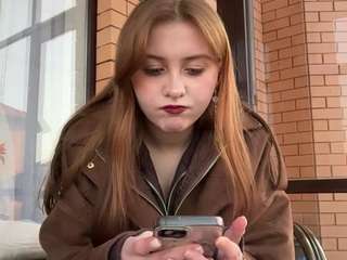 Live webcam model mariamcourey on Soda Cams