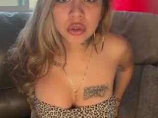 Live webcam model rosieeeyvetteee333 on Soda Cams