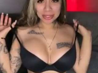 YvetteWetWet live cam