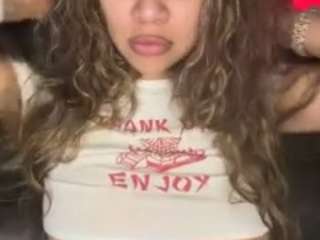 rosieeeyvetteee333 webcam