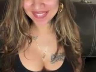 Live webcam model rosieeeyvetteee333 on Soda Cams