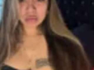 rosieeeyvetteee333's CamSoda show and profile